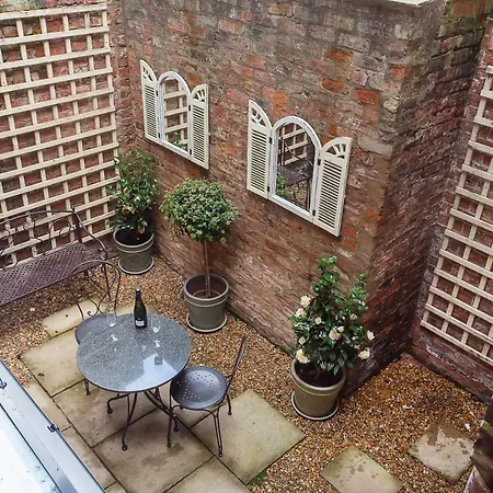 The Corner House In City Centre Apartment York