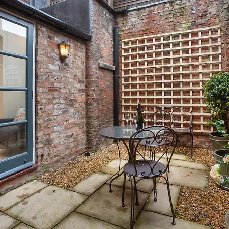 The Corner House In City Centre Apartment York