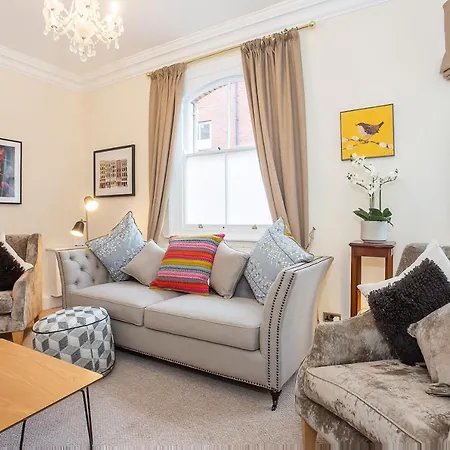 The Corner House In City Centre Apartment *