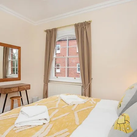 The Corner House In City Centre Apartment