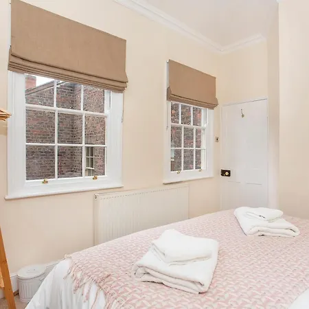 The Corner House In City Centre Apartment